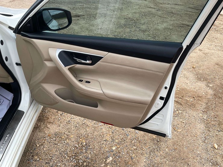 2016-nissan-altima-sl-4-door-sedan-(159,573-miles)-image-17