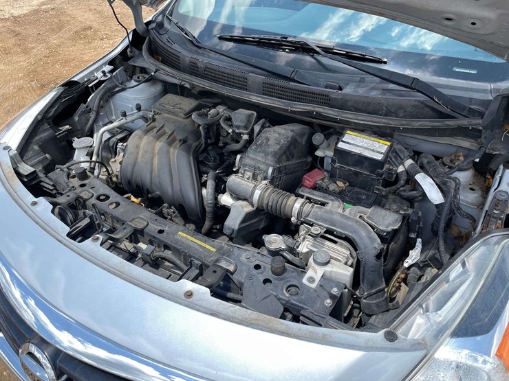 2017-nissan-versa-sv-4-door-sedan-(191,051-miles)-image-7