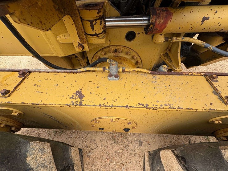 caterpillar-120-image-46