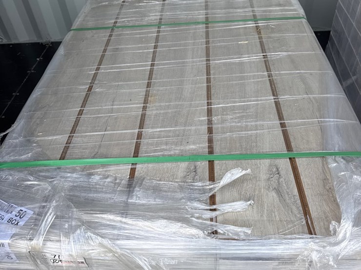 #711-•-35-boxes-of-new-unused-flooring-691-ft.²-mohawk.-product-is-outlast-graceland-oak-image-1
