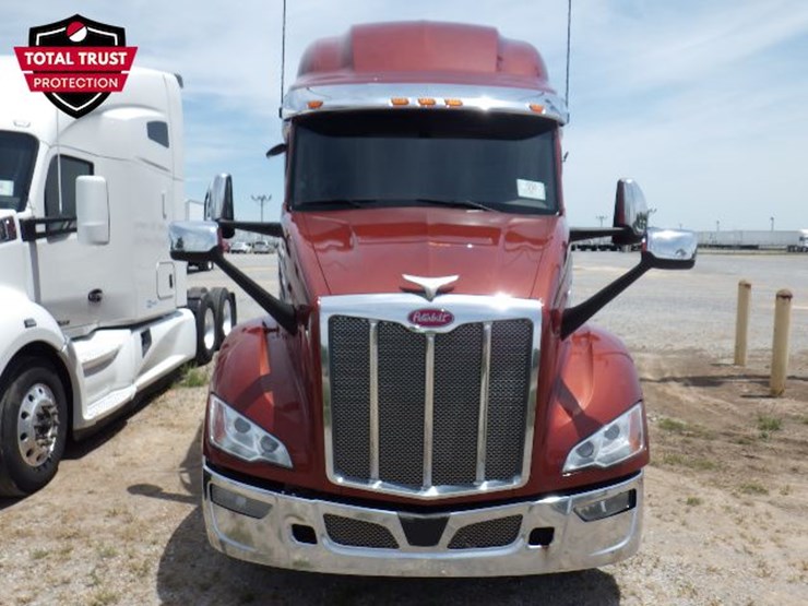 2023-peterbilt-579-image-2