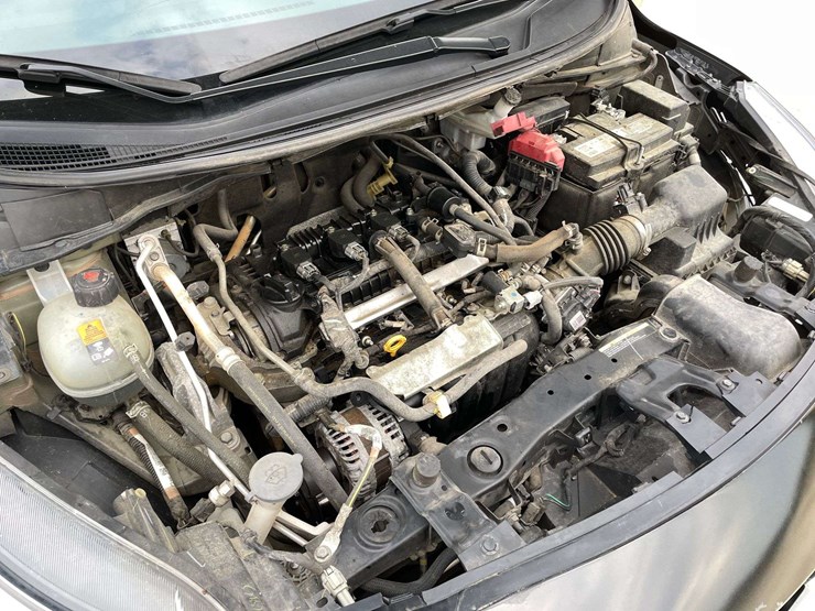 2021-nissan-versa-sv-4-door-sedan-(131,852-miles)-image-8