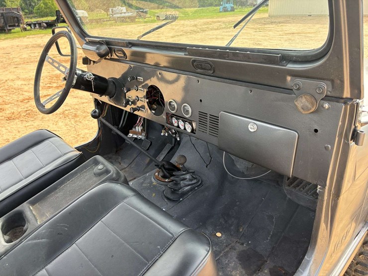 1979-jeep-cj7-2-door-w/-bikini-top-image-19