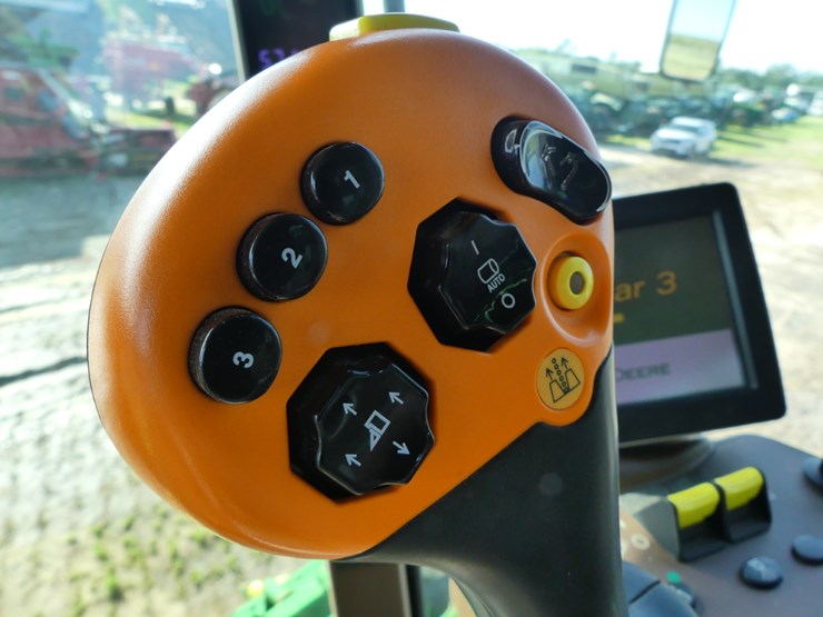2020-john-deere-cp690-image-29