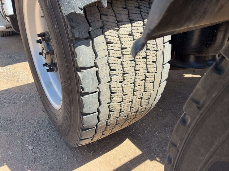 2019-freightliner-cascadia-113-image-54
