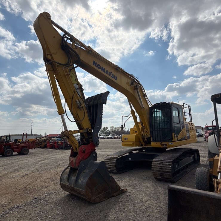 2023 KOMATSU PC210