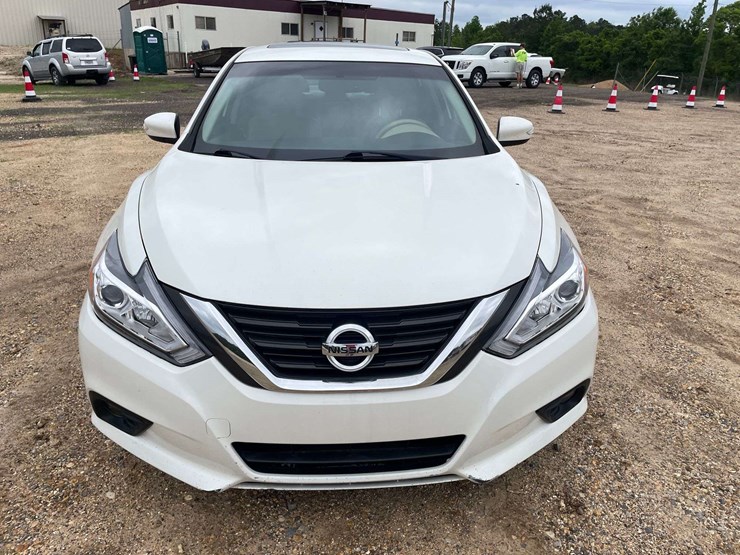 2016-nissan-altima-sl-4-door-sedan-(159,573-miles)-image-5