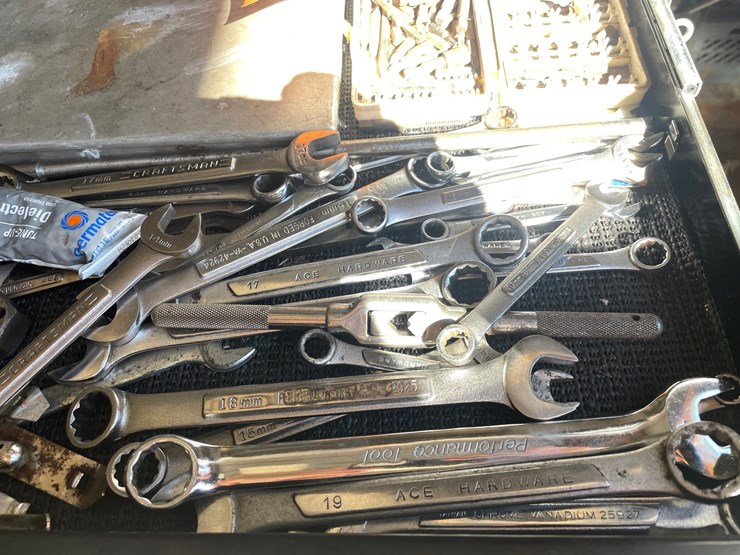 #1821-•-assortment-of-wrenches,-nut-drivers-and-taps-image-3