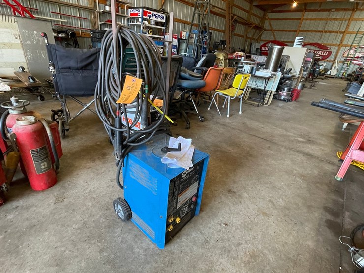 #1814-•-miller-thunderbolt-ac/dc-welder-image-1