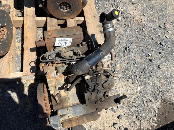 kubota-d1005-3-cylinder-diesel-engine-image-3