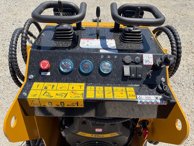 #229-•-unused-2026-agt-mx-crt23-mini-skid-steer-loader-image-6