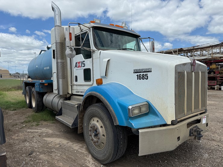 2011-kenworth-t800-image-3