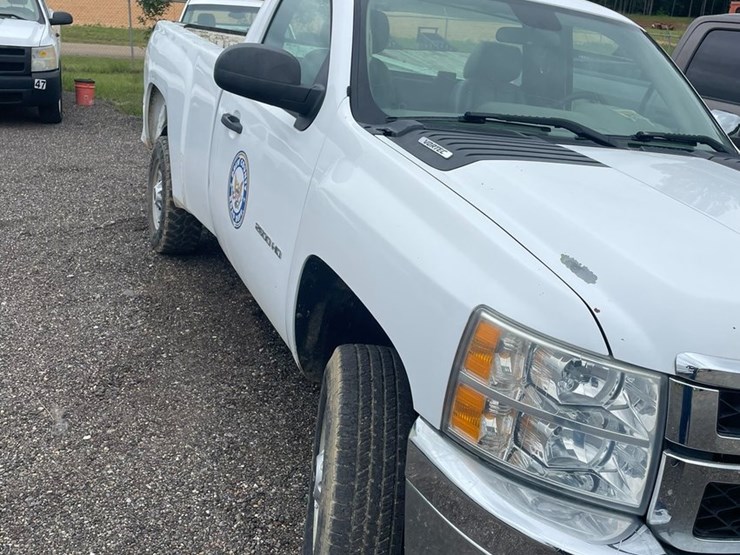 2012-chevrolet-2500-image-2