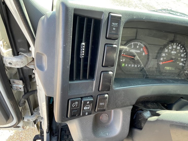 #3278-•-2017-isuzu-n-series-straight-truck-(has-wi-title)-image-57