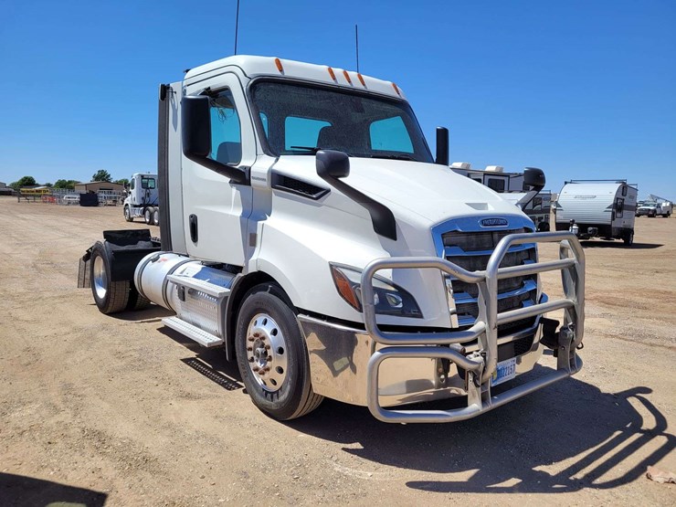 2019-freightliner-cascadia-116-image-4