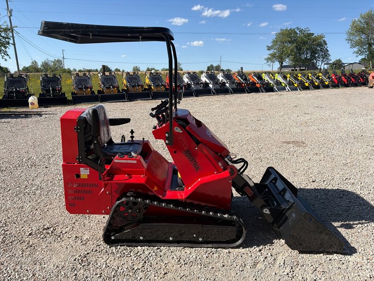 #233-•-unused-agt-sda-140t-mini-ride-on-skid-steer-loader-image-3