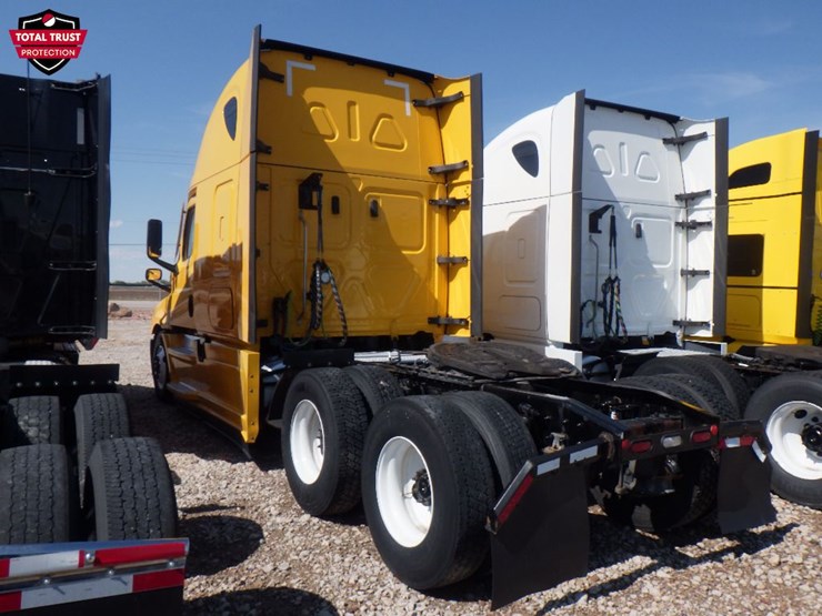 2022-freightliner-cascadia-126-image-12
