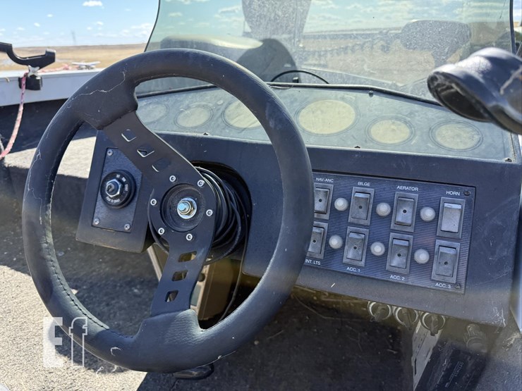 crestliner-pro-am-18-ft.-boat-w/-trailmaster-trail-image-8