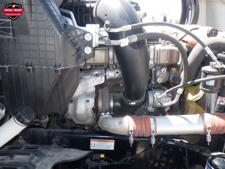 2021-freightliner-cascadia-126-image-23