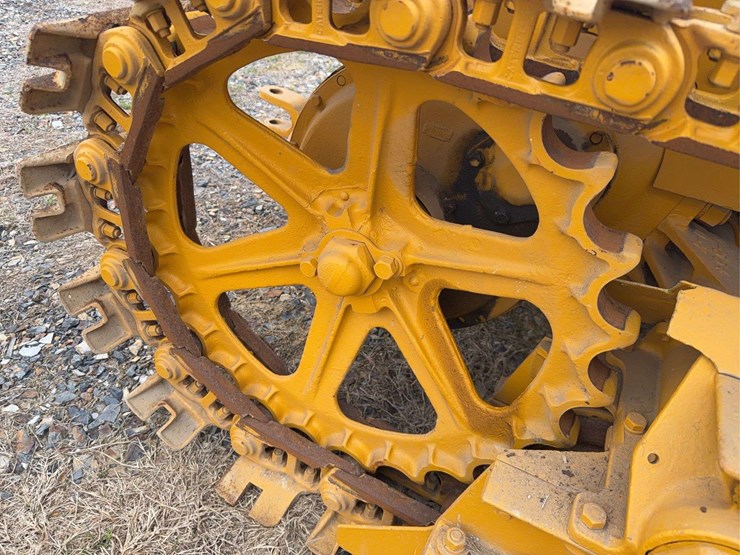 caterpillar-twenty-two-image-18