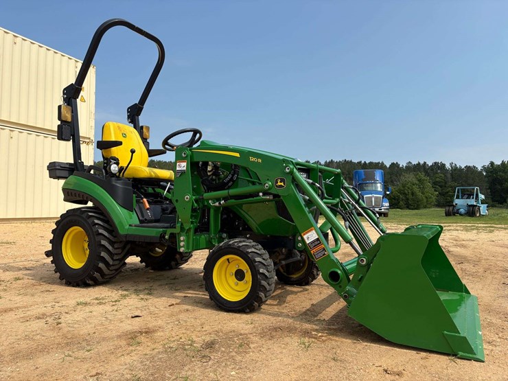 2025-john-deere-1025r-image-5