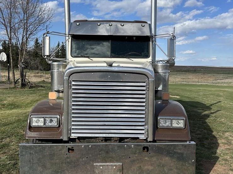 2006-freightliner-fld132-classic-xl-image-28