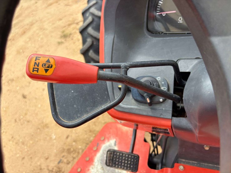 2013-kubota-m7040-image-21