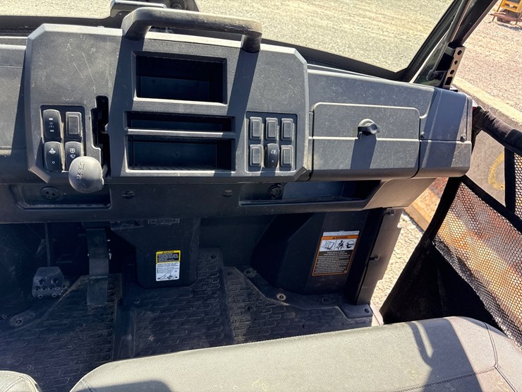 2025-john-deere-gator-image-23