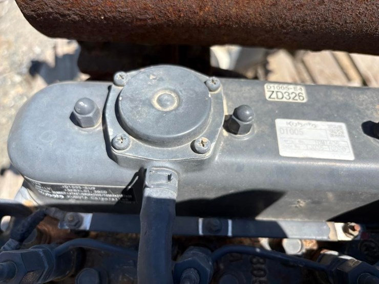 kubota-d1005-3-cylinder-diesel-engine-image-3
