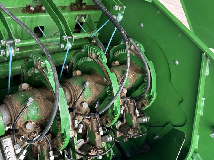 2016-john-deere-l340-image-31