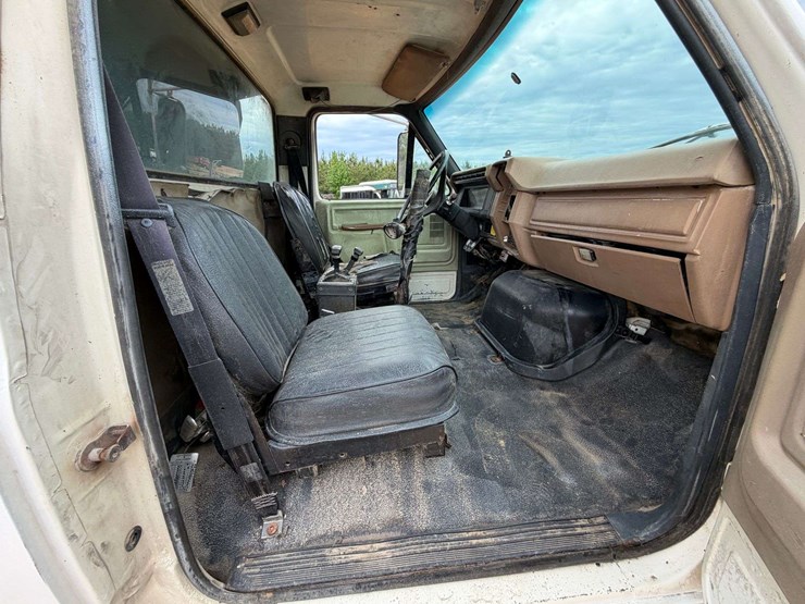 1990-ford-f900-image-25