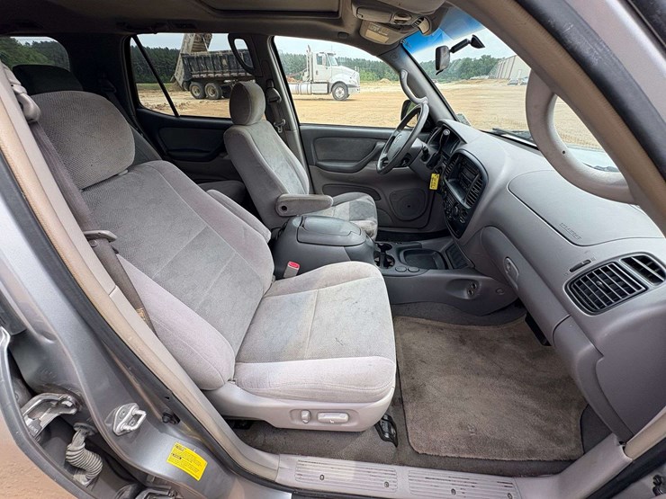 2006-toyota-sequoia-image-24