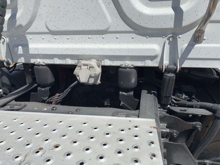 2019-freightliner-cascadia-113-image-13