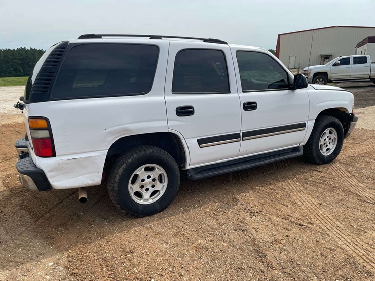 2005-chevrolet-tahoe-image-3