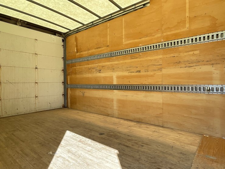 #3278-•-2017-isuzu-n-series-straight-truck-(has-wi-title)-image-17