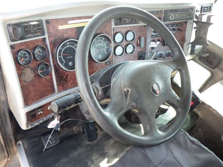 2006-kenworth-w900l-image-15