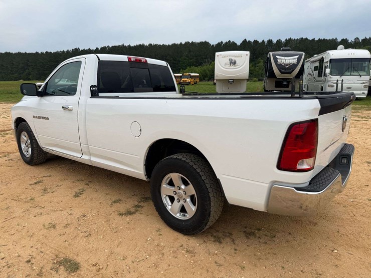 2011-dodge-ram-1500-image-2