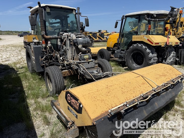 2015-massey-ferguson-4-image-2