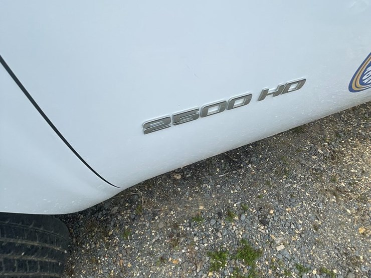 2012-chevrolet-2500-image-21