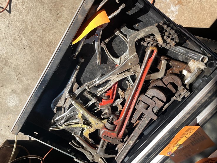 #1828-•-wrenches-and-vise-grip-pliers-image-1
