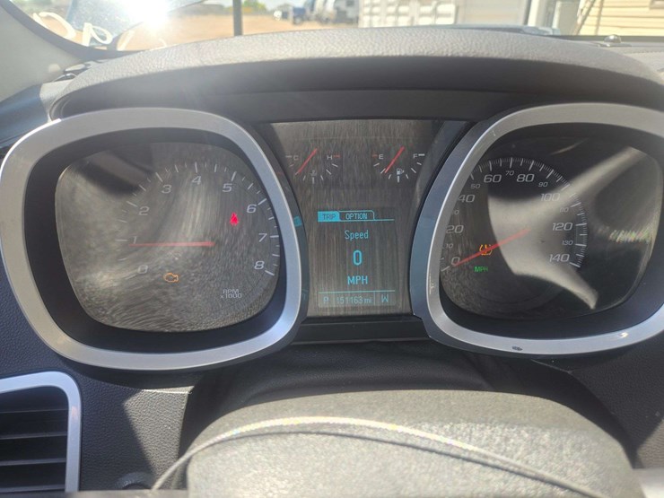 2015-chevrolet-equinox-lt-image-18