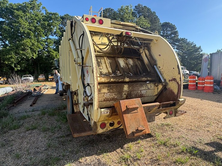 2001-sterling-l7500-image-5