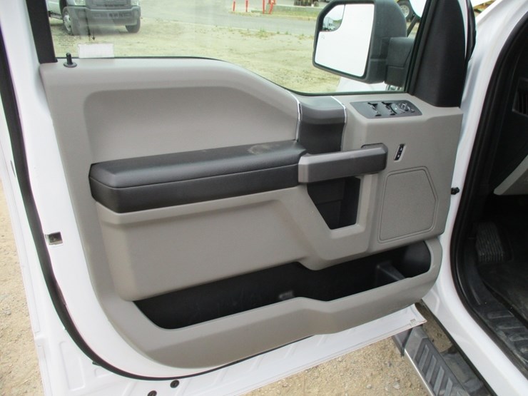 2019-ford-f150-xlt-image-14