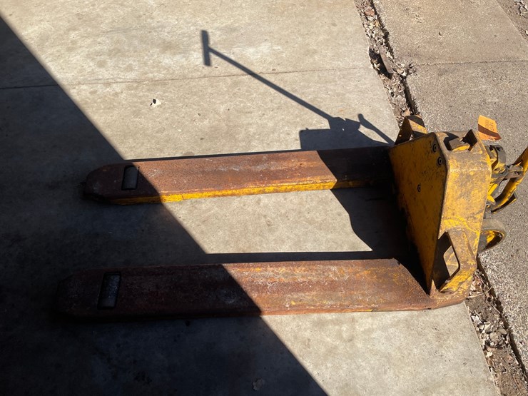 #1817-•-barrett-pallet-jack-image-3