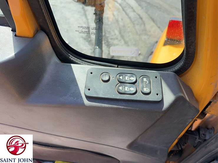 2012-international-7600-image-25