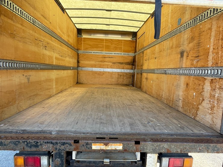 #3278-•-2017-isuzu-n-series-straight-truck-(has-wi-title)-image-26