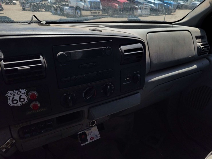 2007-ford-f550-image-17