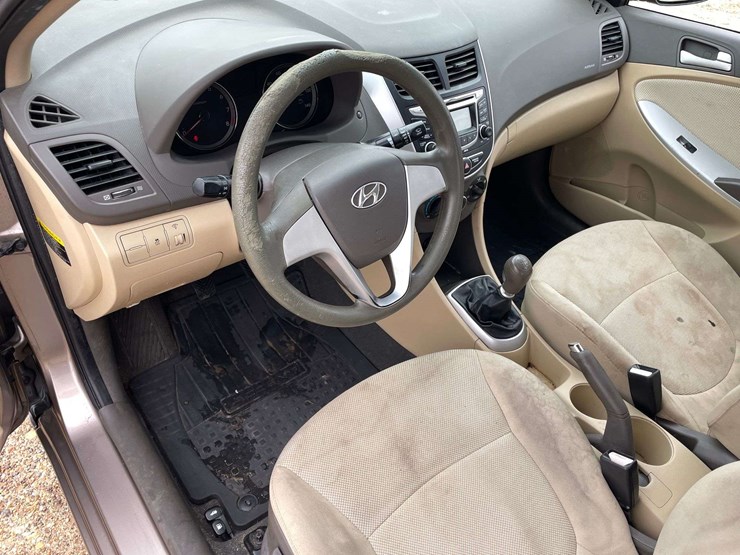 2012-hyundai-accent-4-door-sedan-(155,416-miles)-image-11