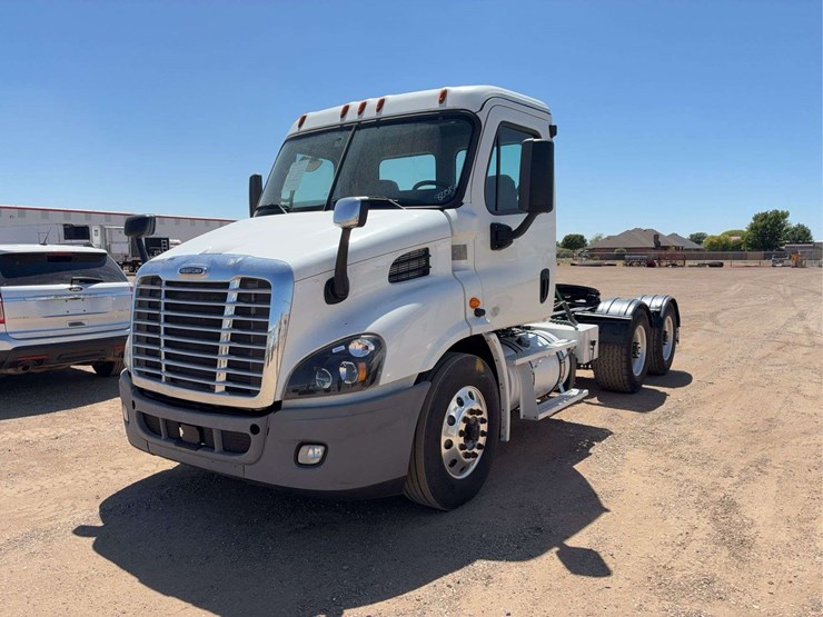 2019-freightliner-cascadia-113-image-1