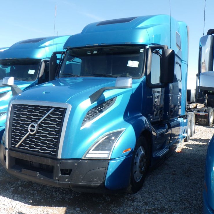 2019 VOLVO VNL860